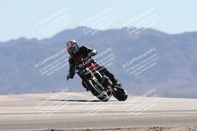 media/Oct-13-2025-Moto Forza (Mon) [[a66d839500]]/3-B Group/Session 4 (Turn 9)/